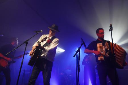 CERKNIŠKA NOČ KONCERT VLADO KRESLIN IN MALI BOGOVI 18 FOTO LJUBO VUKELIČ